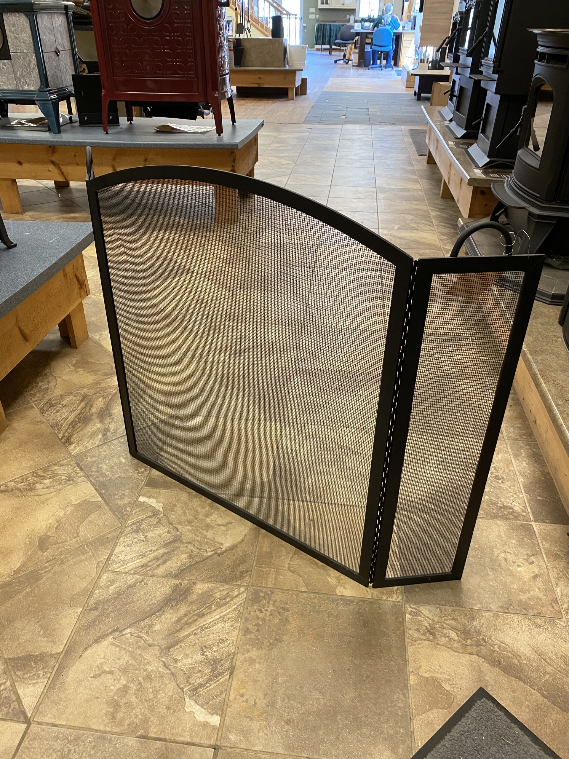 Rounded tri-fold Screen